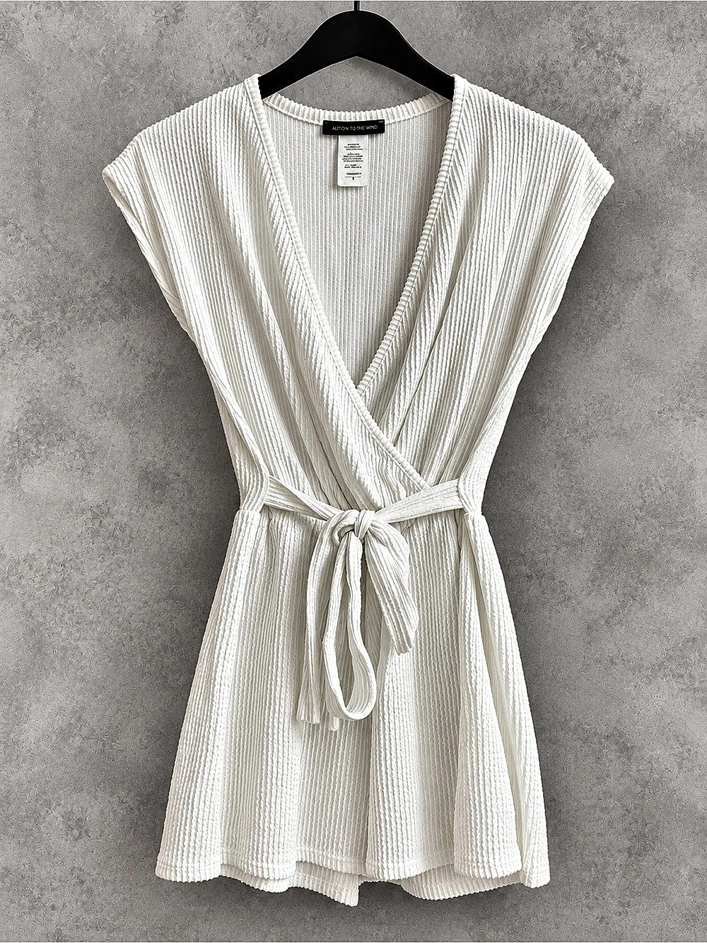 Caution to the Wind White Textured Wrap Romper Tie Waist Size Small